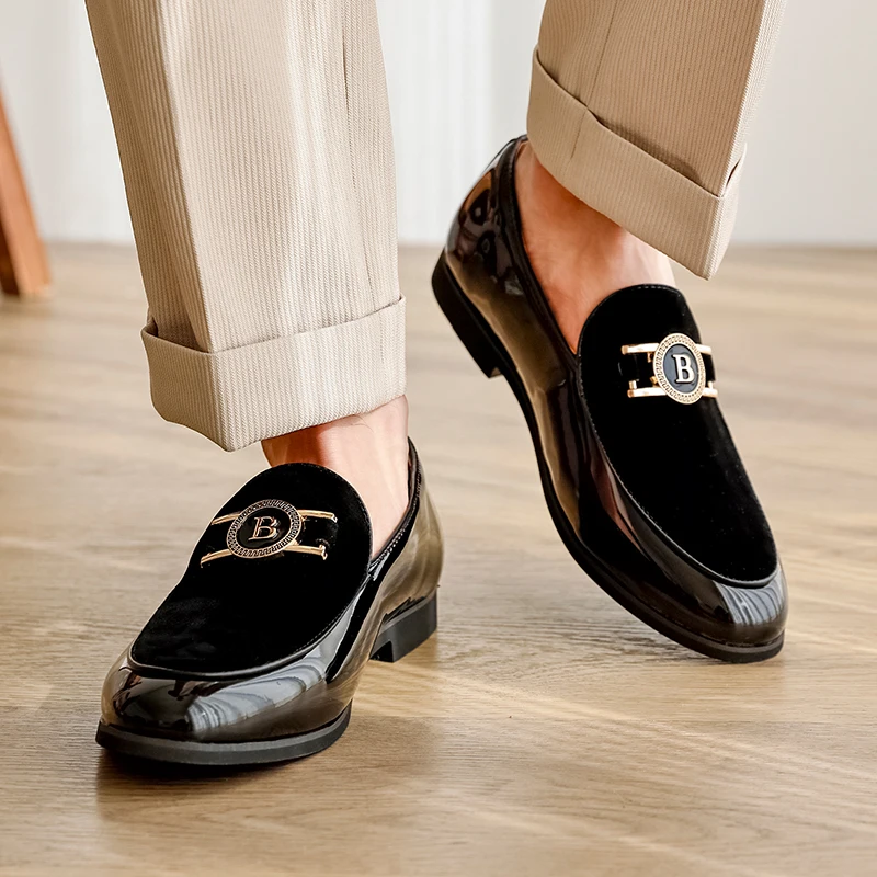 Мужские лоферы с круглым носком на низком каблуке из искусственной кожи, модная удобная классическая банкетная официальная мужская обувь
Мужские лоферы с круглым носком на низком каблуке из искусственной кожи, модная удобная классическая банкетная официальная мужская обувь