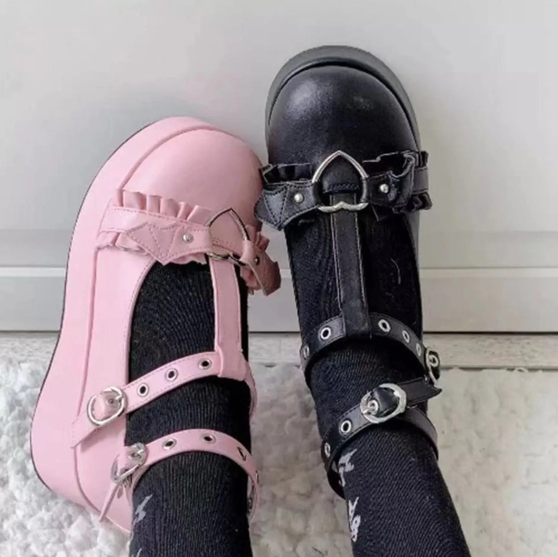 Jirai Kei Lolita Shoes Sweet Heart Buckle Mary Janes Women Pink T-Strap Chunky Platform Gothic Punk Cosplay Size 35-43
Jirai Kei Lolita Shoes Sweet Heart Buckle Mary Janes Women Pink T-Strap Chunky Platform Gothic Punk Cosplay Size 35-43