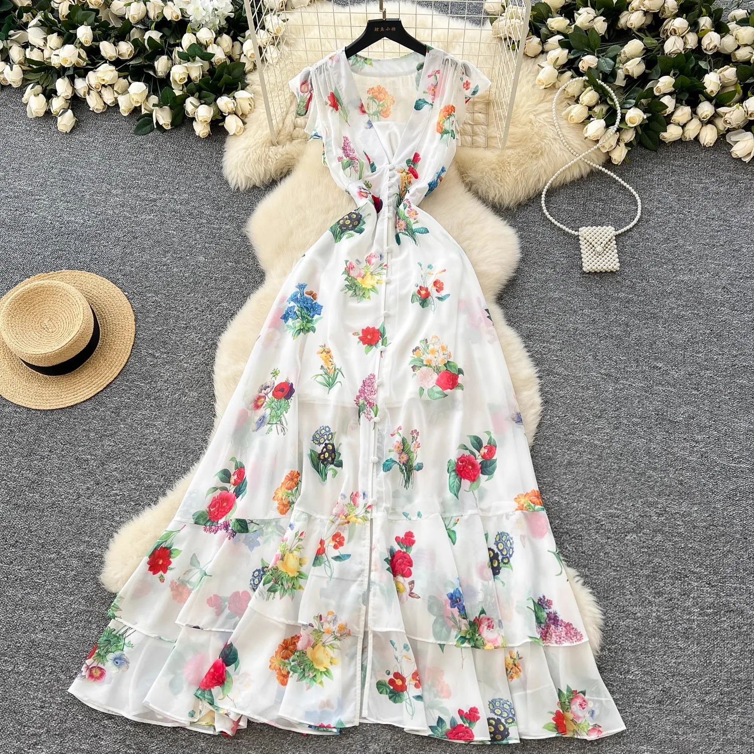 Summer Holiday Gorgeous Floral Dress Women's Sleeveless Ruffles V Neck Flower Print Buttons Chiffon Bohemain Robe Vestidos
Summer Holiday Gorgeous Floral Dress Women's Sleeveless Ruffles V Neck Flower Print Buttons Chiffon Bohemain Robe Vestidos