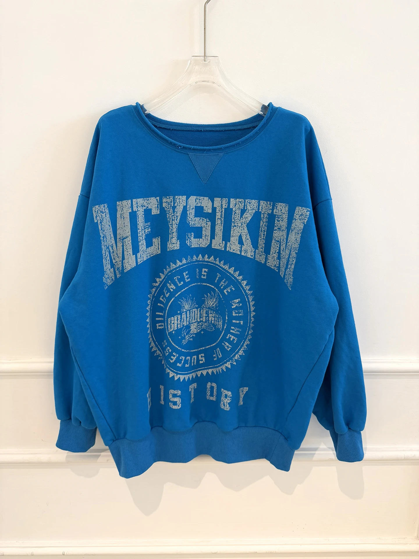 Оригинальная женская толстовка свободного кроя Meysikim с длинными рукавами из смеси хлопка и полиэстера, удобная толстовка большого размера ME096
Оригинальная женская толстовка свободного кроя Meysikim с длинными рукавами из смеси хлопка и полиэстера, удобная толстовка большого размера ME096