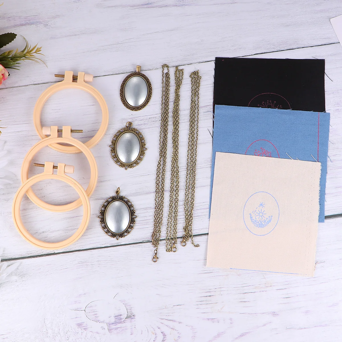 3Pack DIY Necklace Pendant Embroidery Tools Set Cross Stitch Chain Oval Alloy Base Colored Thread Pattern Cloth for Craft
3Pack DIY Necklace Pendant Embroidery Tools Set Cross Stitch Chain Oval Alloy Base Colored Thread Pattern Cloth for Craft