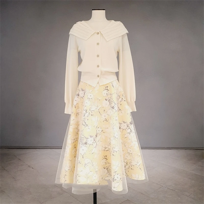 Elegant Knitted Sweater with Stand Collar High Waist Tulle Skirt Half Length Floral Print Gentle Style Long Sleeve Winter Wear
Elegant Knitted Sweater with Stand Collar High Waist Tulle Skirt Half Length Floral Print Gentle Style Long Sleeve Winter Wear