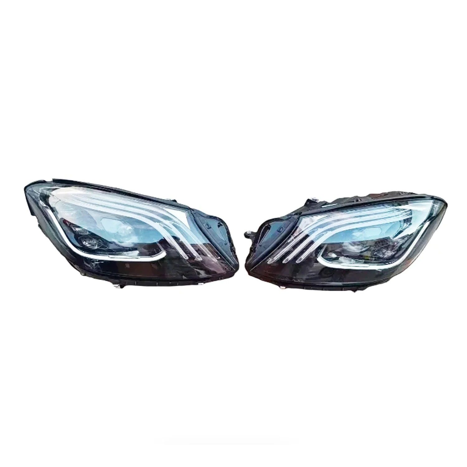 Applicable to 2020 Mercedes-Benz S350 W222 car lighting upgrade, front headlights, color temperature 6000k, voltage 12V.
Applicable to 2020 Mercedes-Benz S350 W222 car lighting upgrade, front headlights, color temperature 6000k, voltage 12V.