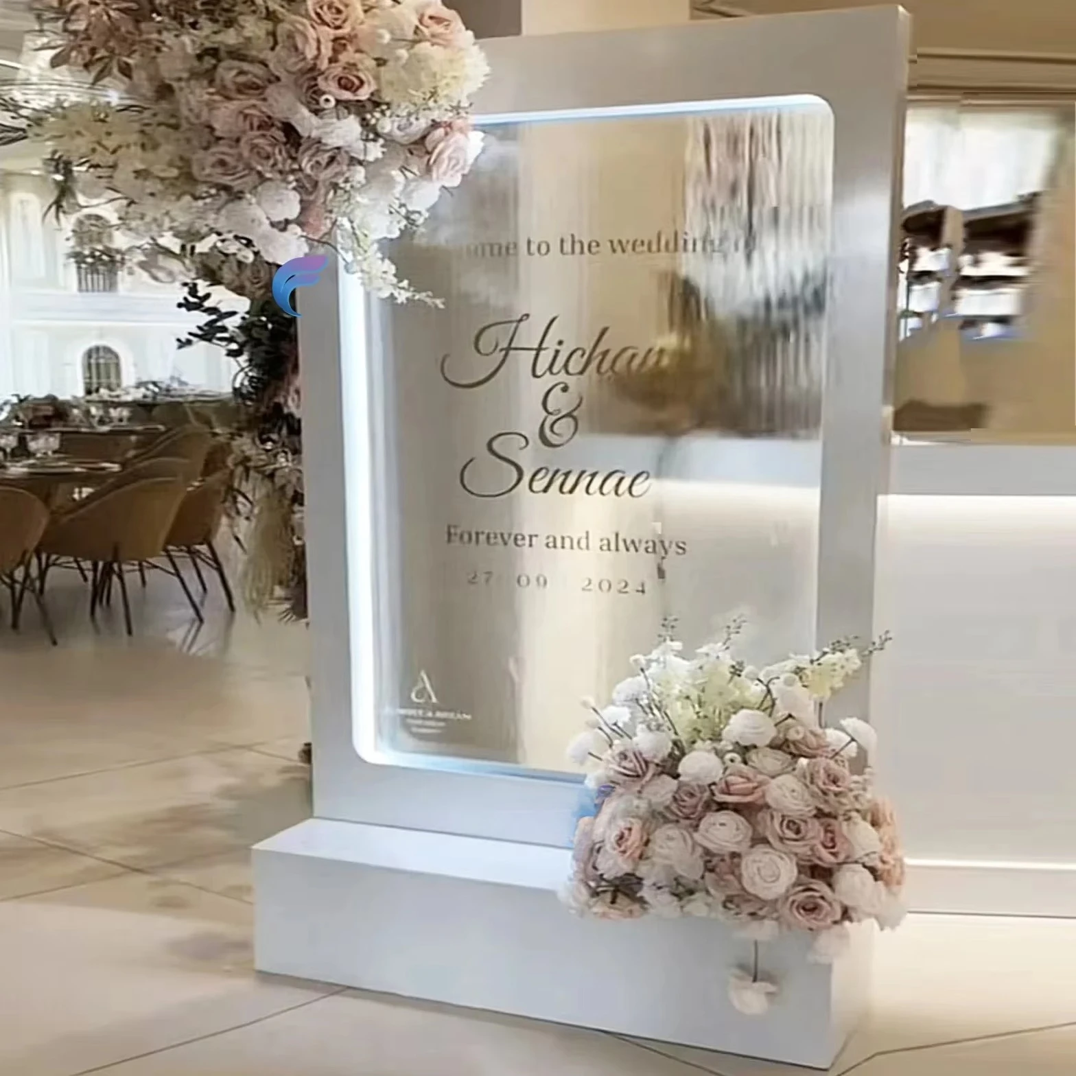 High Quality Vertical Light Emitting Diode Waterfall Fountain with Stainless Steel White Frame and Wedding Glass Panel
High Quality Vertical Light Emitting Diode Waterfall Fountain with Stainless Steel White Frame and Wedding Glass Panel