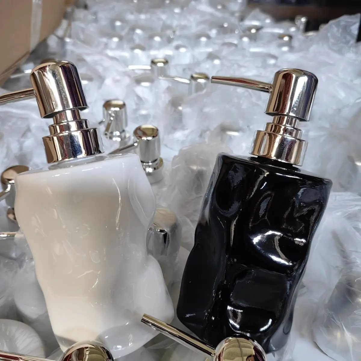 Ceramics Soap Dispenser Shower Gel Liquid Shampoo Press Bottle Soap Dispenser Bathroom Kitchen Travel Hotel Storage Accessories
Ceramics Soap Dispenser Shower Gel Liquid Shampoo Press Bottle Soap Dispenser Bathroom Kitchen Travel Hotel Storage Accessories