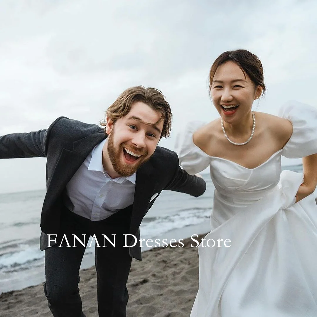 FANAN Simple Off Shoulder Korea Ivory Puff Sleeves Vintage Satin Wedding Dresses 웨딩드레스 Custom Made A-Line Bride Gowns Plus Size
FANAN Simple Off Shoulder Korea Ivory Puff Sleeves Vintage Satin Wedding Dresses 웨딩드레스 Custom Made A-Line Bride Gowns Plus Size