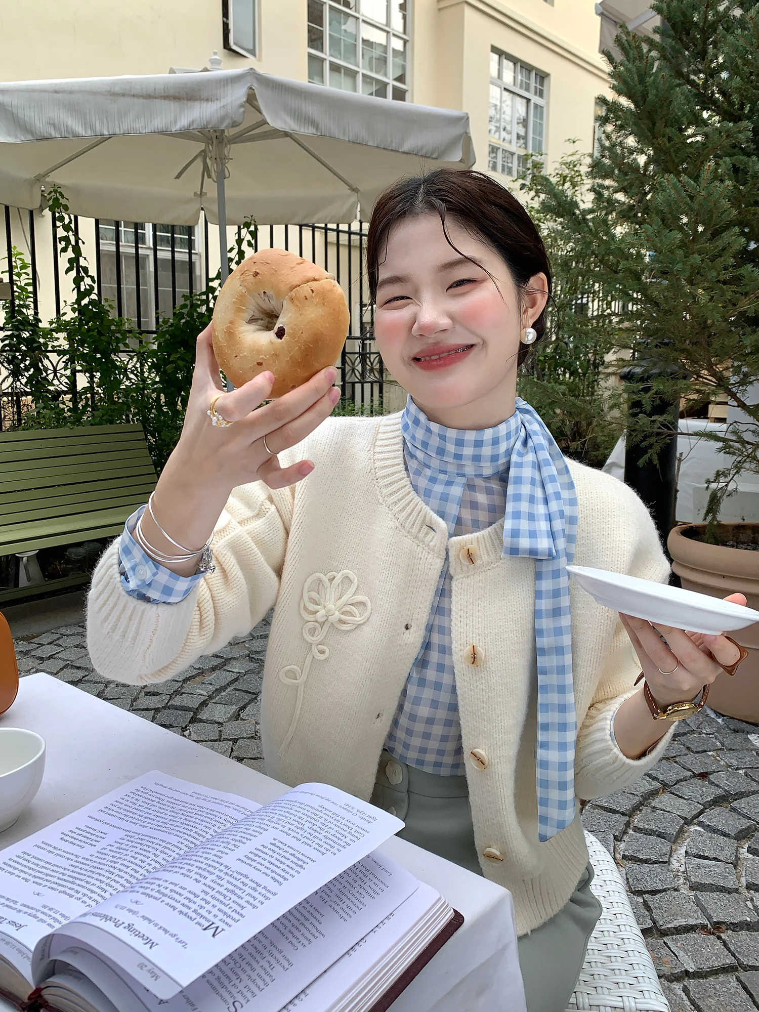 Korean Sle Button up Knitted Sweater ort Fit Women's round Ne Cardigan Gentle Sle Long Sve Plant Floral Pattern
Korean Sle Button up Knitted Sweater ort Fit Women's round Ne Cardigan Gentle Sle Long Sve Plant Floral Pattern