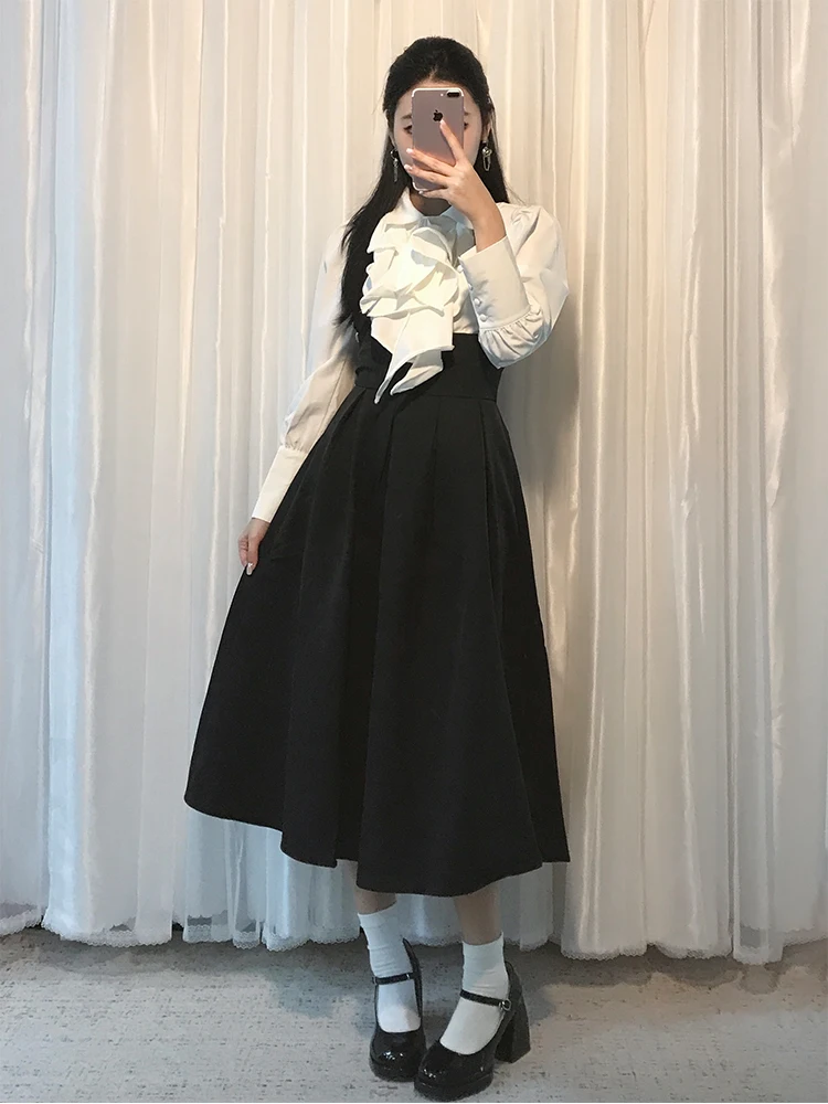 Early Autumn 2025 White Long Sve irt And Bla Skirt Two-Piece Set Women's Faionable Court Sle Thousand Gold Feeling
Early Autumn 2025 White Long Sve irt And Bla Skirt Two-Piece Set Women's Faionable Court Sle Thousand Gold Feeling