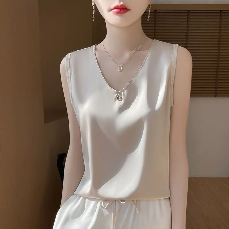 Women Summer Elegant Temperament V-neck Solid Color Satin Camisole Ladies Fashion Diamonds All-match Sleeveless Casual Tops
Women Summer Elegant Temperament V-neck Solid Color Satin Camisole Ladies Fashion Diamonds All-match Sleeveless Casual Tops
