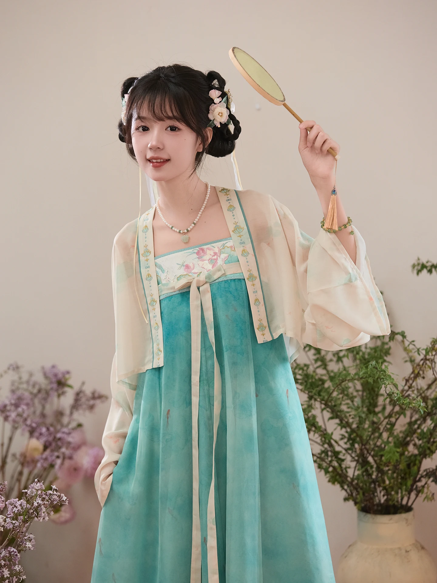 Осенний комплект Ханьфу «Летняя Фея» с принтом лотоса и карпа: топ и юбка в стиле Тан для молодых женщин
Осенний комплект Ханьфу «Летняя Фея» с принтом лотоса и карпа: топ и юбка в стиле Тан для молодых женщин