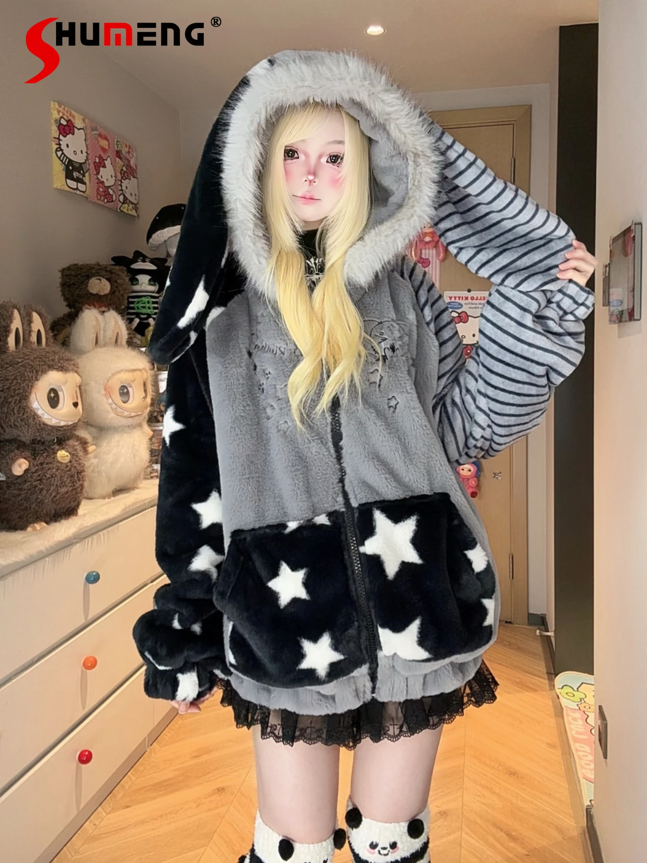 Faux Fur Coat for Women Loose Warm Thickened Hooded Plush Coat Winter New Student Subculture Sweet Cool Y2K Fur Jacket 2025
Faux Fur Coat for Women Loose Warm Thickened Hooded Plush Coat Winter New Student Subculture Sweet Cool Y2K Fur Jacket 2025