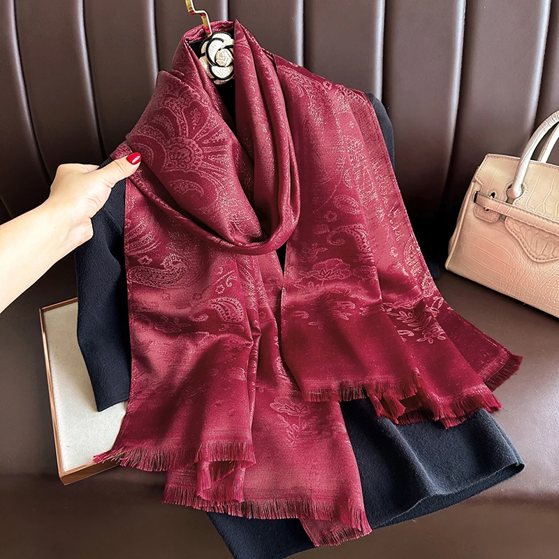 New Autumn Women Jacquard Scarf Shawl Fashion Elegant Lady Long Printing Decorate Scarves Warm Thick Stoles for Lady Bufanda
New Autumn Women Jacquard Scarf Shawl Fashion Elegant Lady Long Printing Decorate Scarves Warm Thick Stoles for Lady Bufanda