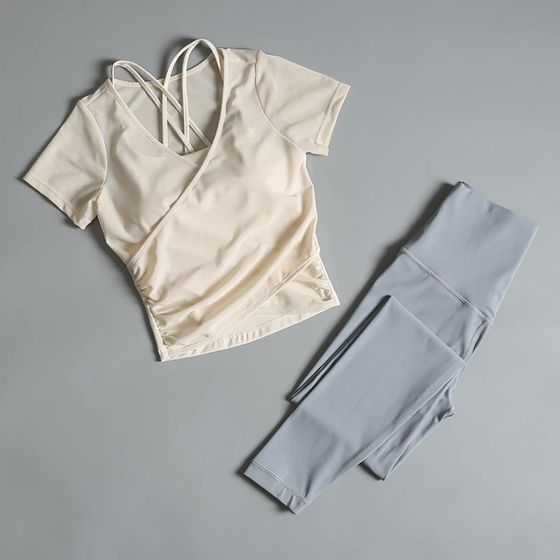 Fitness suit for women in summer new quick-drying fashion high-end sports top running training short-sleeved yoga suit
Fitness suit for women in summer new quick-drying fashion high-end sports top running training short-sleeved yoga suit