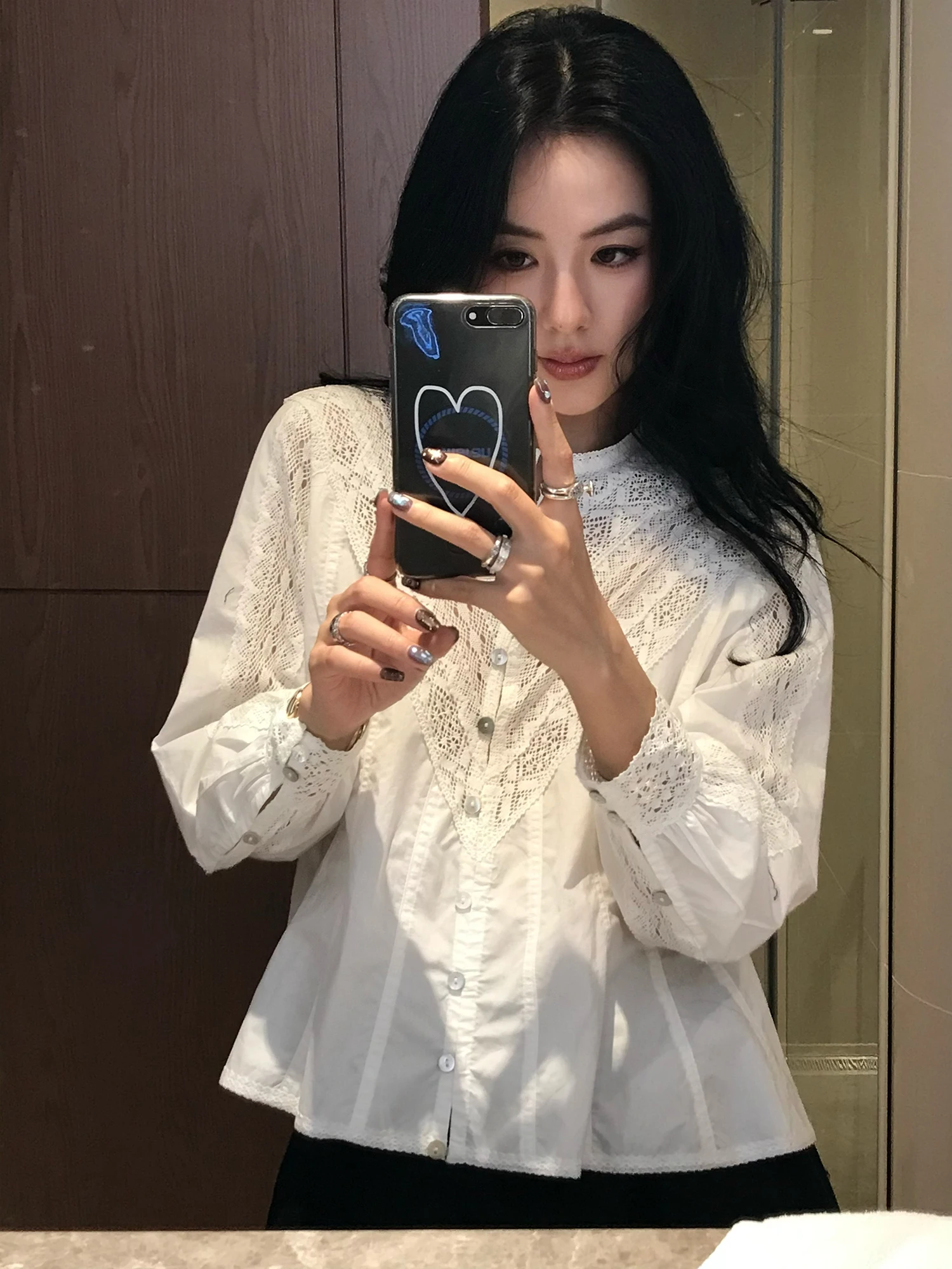 EAR RAE Vintage Lace 100% Cotton Hollow out Lace Patchwork Hem Shirt Top Women's Casual Style Gathered Waist Long Sleeve roun...
EAR RAE Vintage Lace 100% Cotton Hollow out Lace Patchwork Hem Shirt Top Women's Casual Style Gathered Waist Long Sleeve roun...