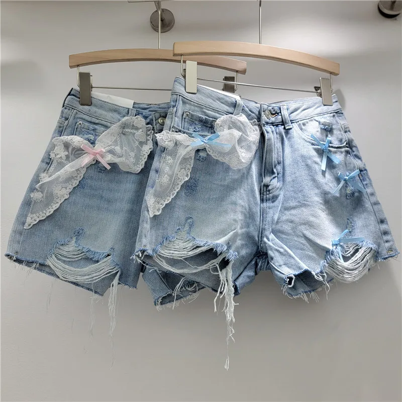 Fashion Denim Shorts Women's 2025 New Summer High Waist European Splicing Lace Bow Ripped Wide Leg Hot Pants
Fashion Denim Shorts Women's 2025 New Summer High Waist European Splicing Lace Bow Ripped Wide Leg Hot Pants