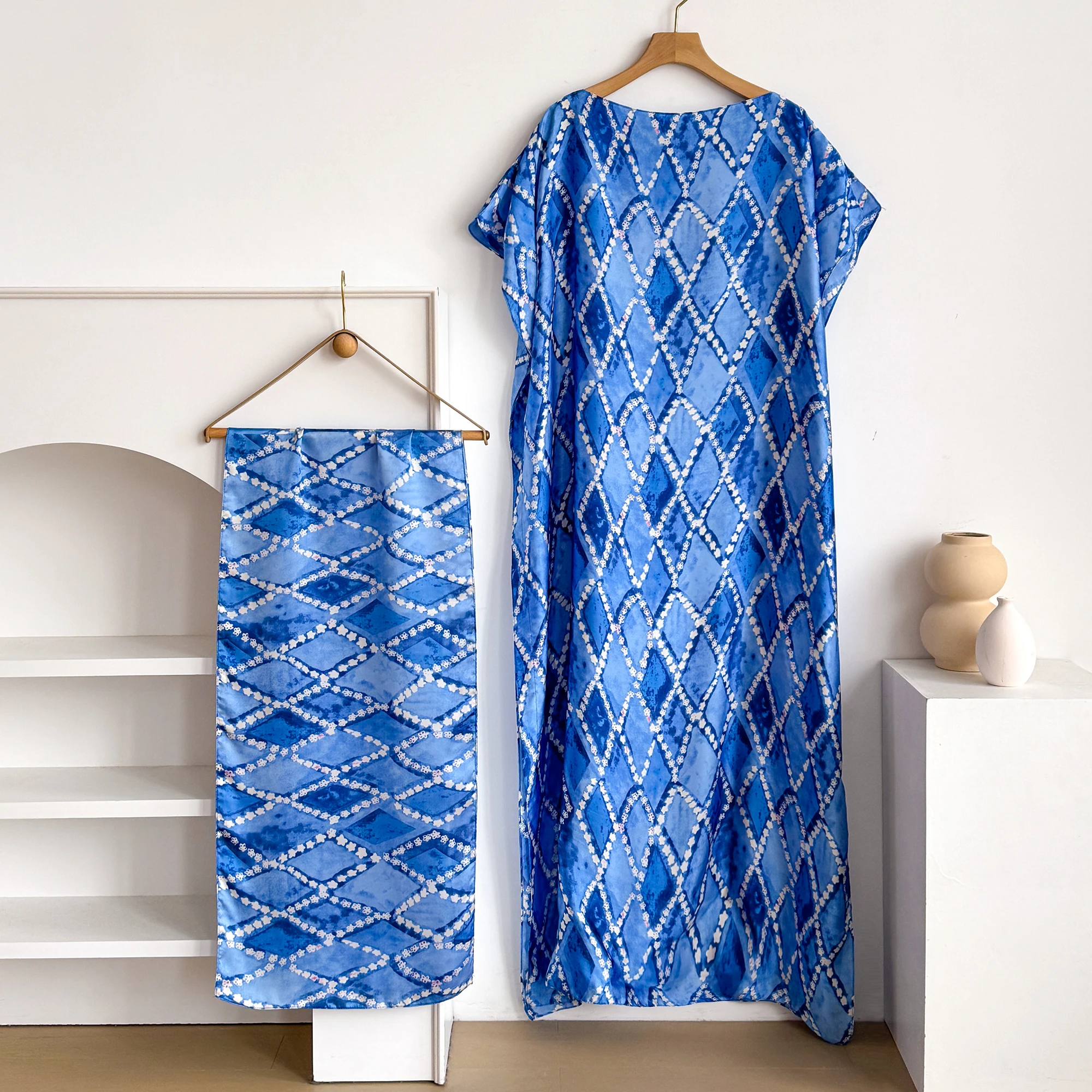 New 2026 African Abaya Oversize Soft Women's Fashion Scarf Dubai Dashiki Loose Casual Floral Muslim Long Dress
New 2026 African Abaya Oversize Soft Women's Fashion Scarf Dubai Dashiki Loose Casual Floral Muslim Long Dress