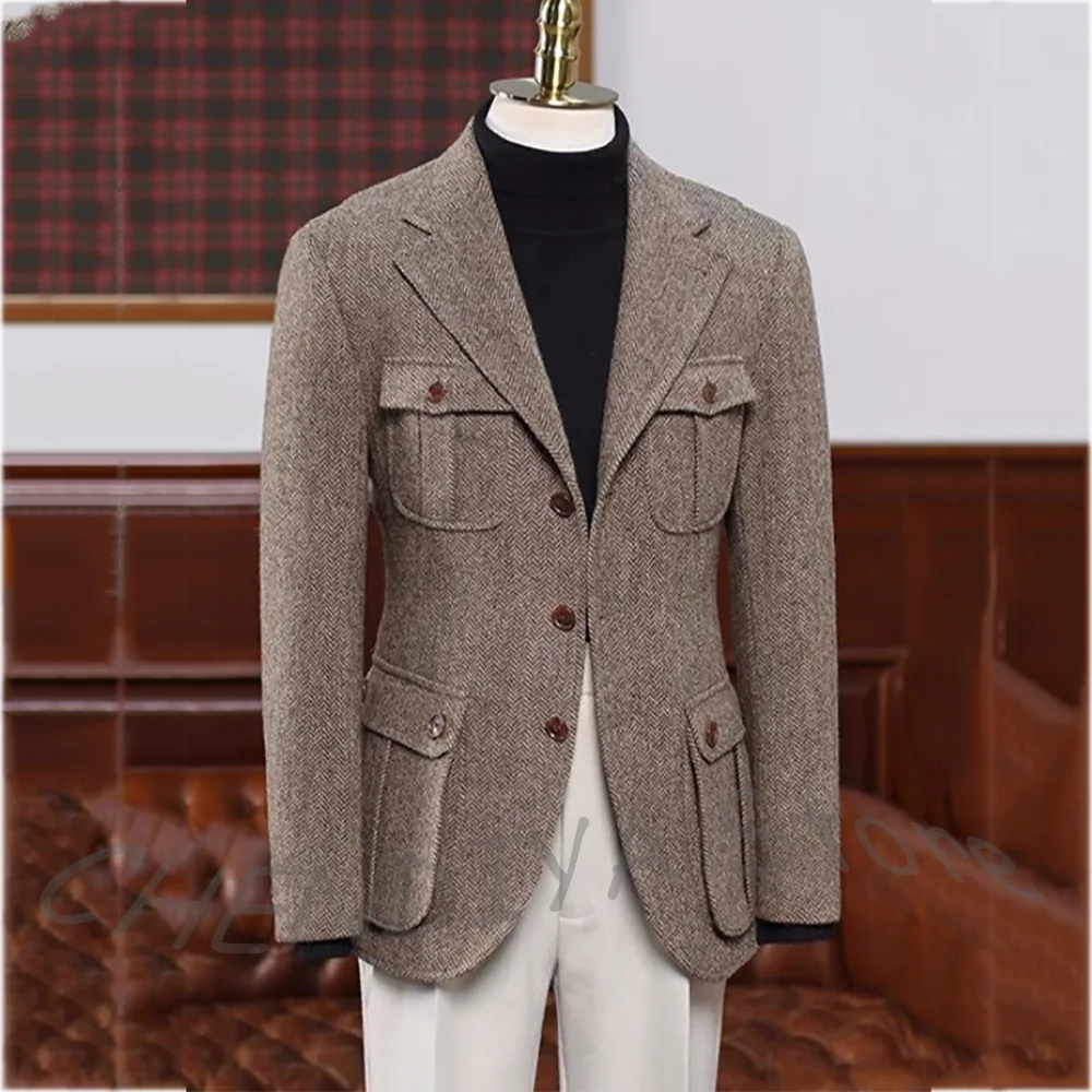 Stylish Herringbone Jacket White Pants Luxury Elegant Male Clothing Set 2 Piece Notch Lapel Four Pockets Casual Daily Chic Suit
Stylish Herringbone Jacket White Pants Luxury Elegant Male Clothing Set 2 Piece Notch Lapel Four Pockets Casual Daily Chic Suit