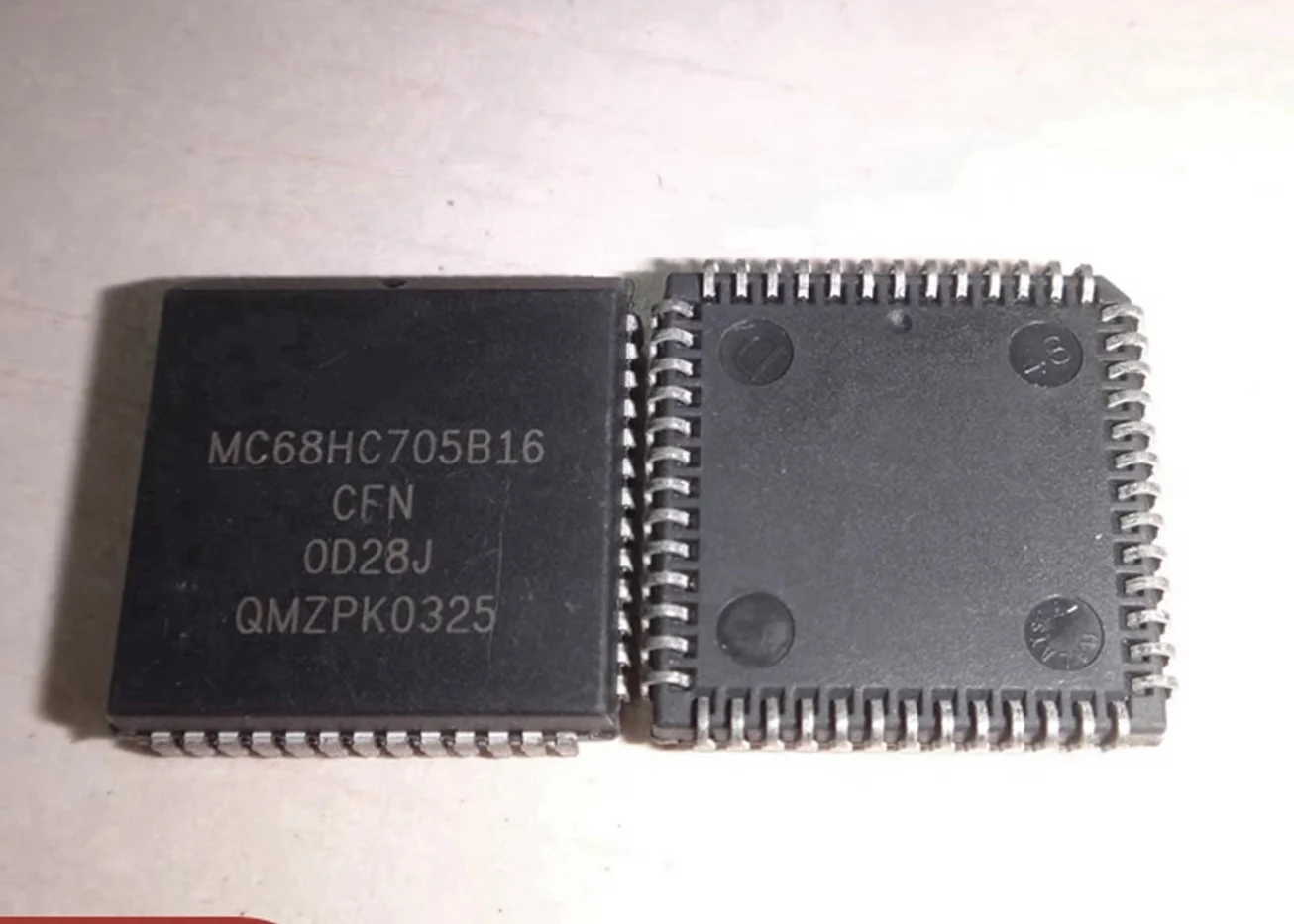 2 шт./лот MC68HC705 MC68HC705B 68HC705B16 MC68HC705B16 новые
2 шт./лот MC68HC705 MC68HC705B 68HC705B16 MC68HC705B16 новые