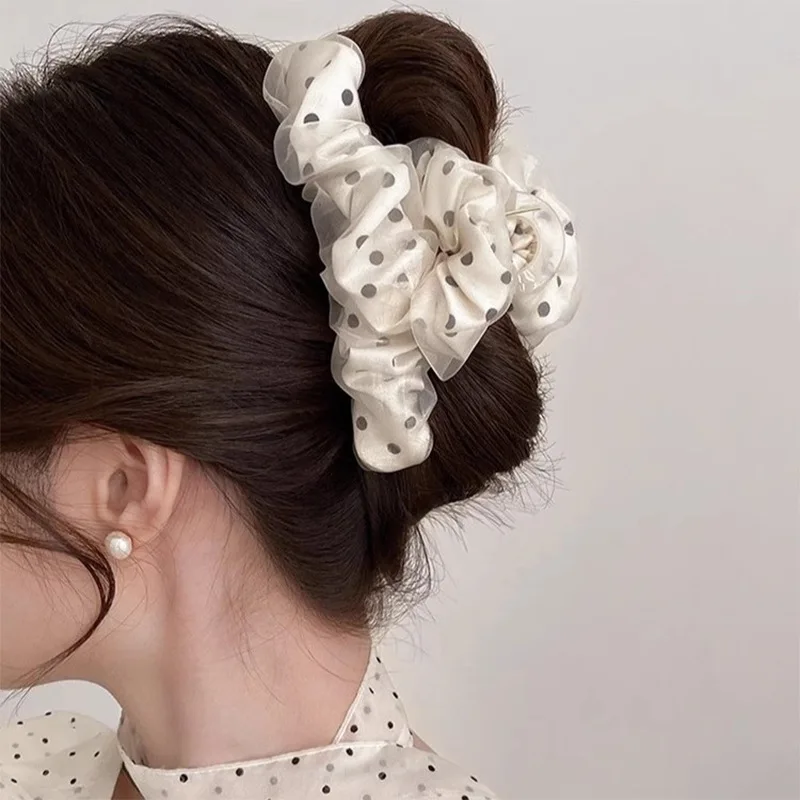 1pc Korean version of temperament, mesh, wave point, grab clip, women's high-end feeling, braided hair, shark clip, grab
1pc Korean version of temperament, mesh, wave point, grab clip, women's high-end feeling, braided hair, shark clip, grab