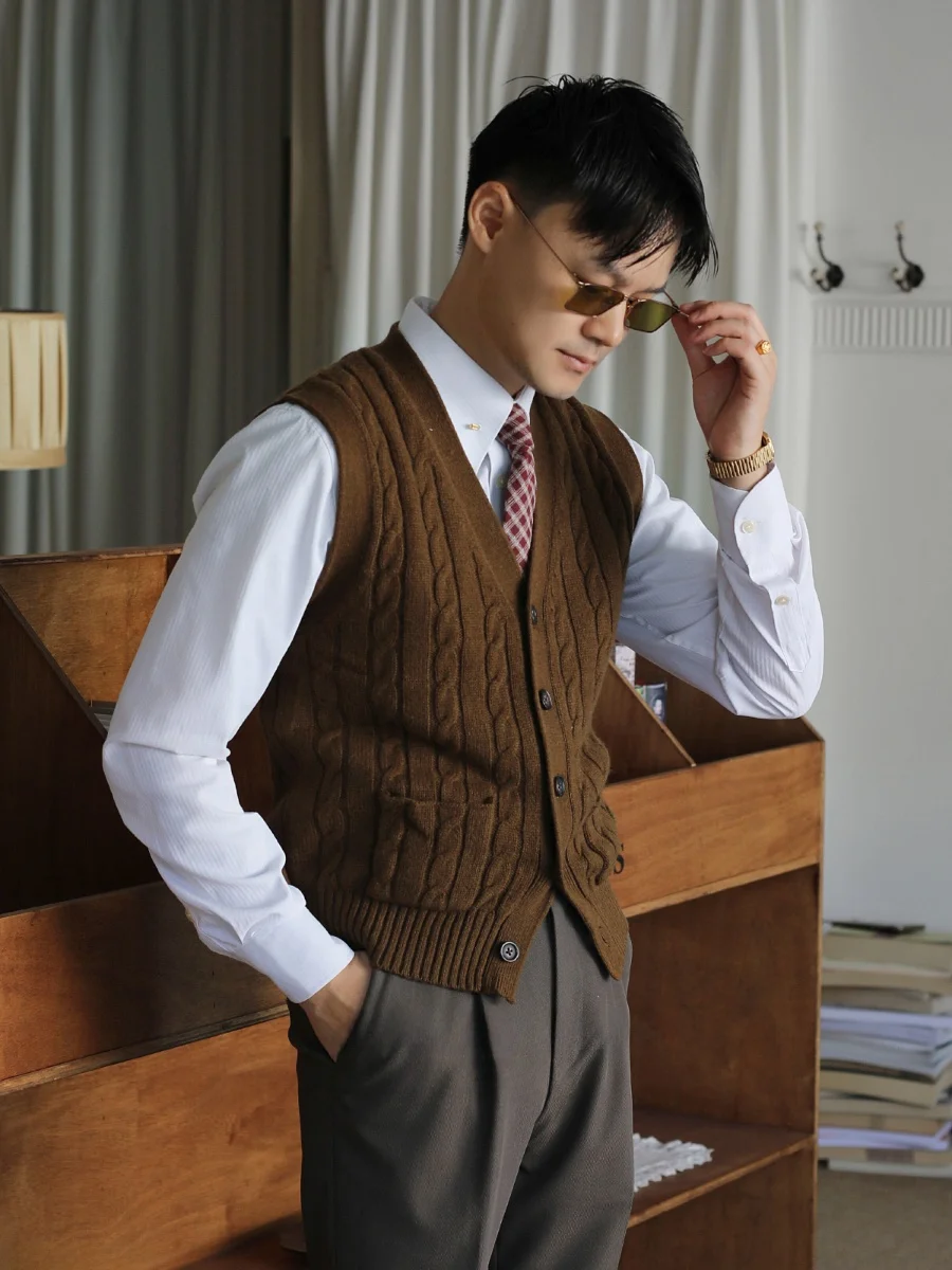 British Retro V-Neck Open Cardigan Wool Twist Knit Sweater Vest Warm Base Layer Business Casual Slim Fit Citywalk Style
British Retro V-Neck Open Cardigan Wool Twist Knit Sweater Vest Warm Base Layer Business Casual Slim Fit Citywalk Style
