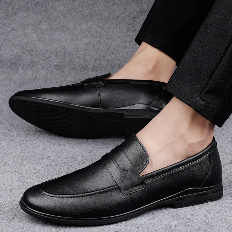 Brand Fashion New Men's Top Leather Comfortable Soft Bottom Bean Shoes Outdoor Men's Pointed Breathable Low Top Driving Shoes
Brand Fashion New Men's Top Leather Comfortable Soft Bottom Bean Shoes Outdoor Men's Pointed Breathable Low Top Driving Shoes