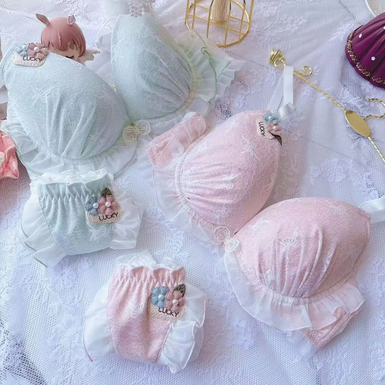 Japanese two-colour embroidered thin cups lingerie student girls comfortable cute gathering sexy underwear bra set
Japanese two-colour embroidered thin cups lingerie student girls comfortable cute gathering sexy underwear bra set