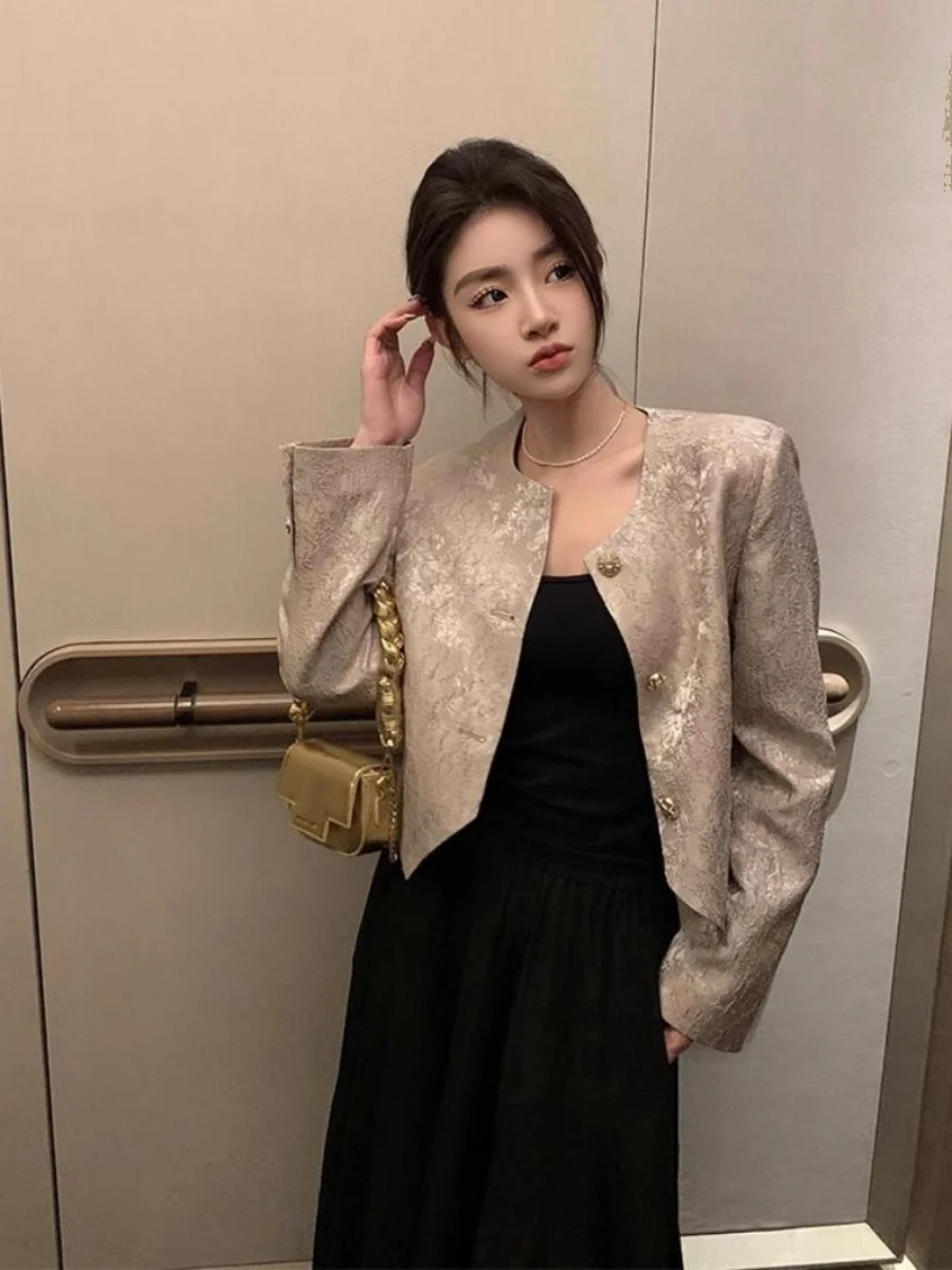 Новая женская куртка в китайском стиле, ранняя весна 2024, новая ретро-вышивка, круглый вырез, легкий национальный стиль, топ
Новая женская куртка в китайском стиле, ранняя весна 2024, новая ретро-вышивка, круглый вырез, легкий национальный стиль, топ