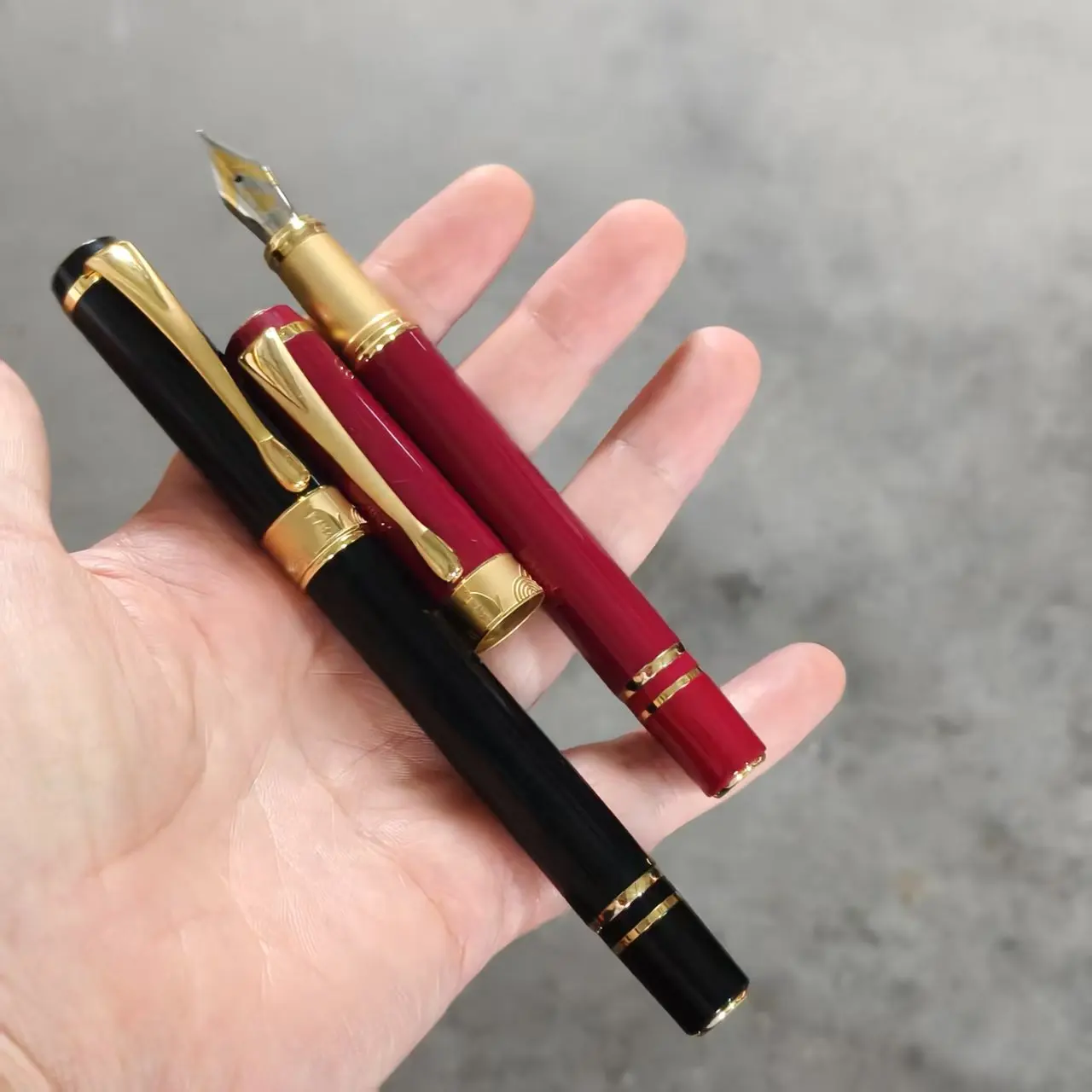 Kaigelu 358 Patton Series Black Red Spiral Filler Fountain Pen Business Office Iridium Tip Pen
Kaigelu 358 Patton Series Black Red Spiral Filler Fountain Pen Business Office Iridium Tip Pen