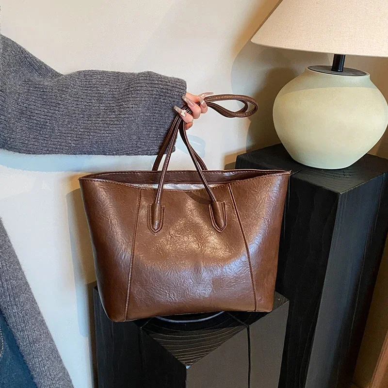 Light Luxury PU Soild Large Capacity Minimalist Shoulder Bags 2024 High Quality Versatile Casual Classic Tote Bags for Women
Light Luxury PU Soild Large Capacity Minimalist Shoulder Bags 2024 High Quality Versatile Casual Classic Tote Bags for Women