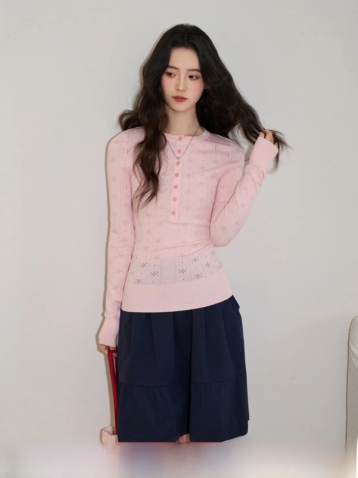 Женский облегающий вязаный топ с вырезами, круглым вырезом и длинными рукавами, базовый слой, весна 2026, новинка, нижнее белье, повседневная одежда
Женский облегающий вязаный топ с вырезами, круглым вырезом и длинными рукавами, базовый слой, весна 2026, новинка, нижнее белье, повседневная одежда