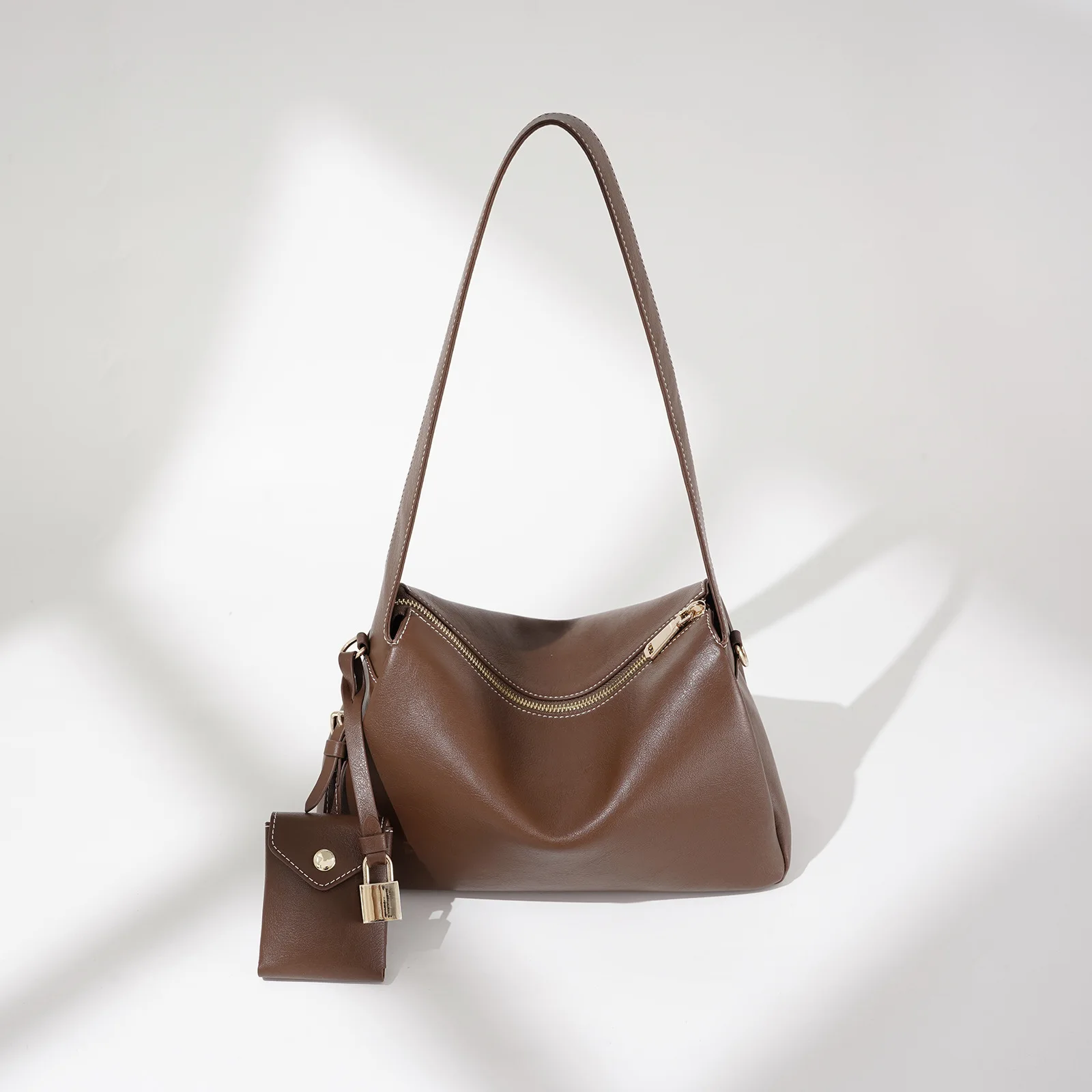 Designer Leather Diaper Bag Women's Luxury Crossbody Tote Vintage Minimalist Large Capacity Elegant Craftsmanship
Designer Leather Diaper Bag Women's Luxury Crossbody Tote Vintage Minimalist Large Capacity Elegant Craftsmanship