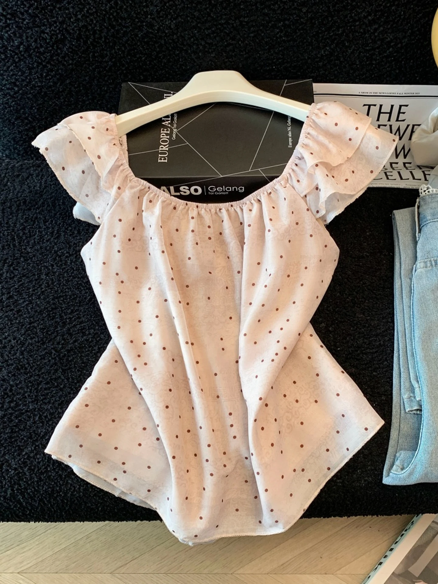 Korean Style Polka Dot Bubble Sleeve Shirt Women's Summer Knot Slimming Top One Shoulder Design Breathable Comfortable
Korean Style Polka Dot Bubble Sleeve Shirt Women's Summer Knot Slimming Top One Shoulder Design Breathable Comfortable