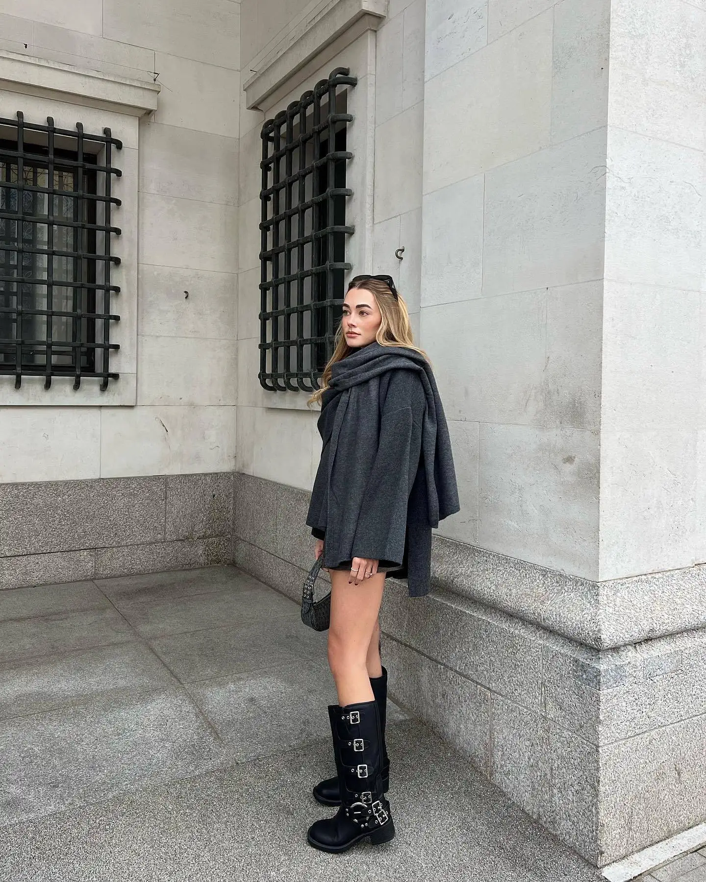 DSMTRC New ROBE With Scarf Women Loose Jackets 2025 Winter Thick Knitted Long Sleeve Single Button Vents Side Oversize Coats Y2K
DSMTRC New ROBE With Scarf Women Loose Jackets 2025 Winter Thick Knitted Long Sleeve Single Button Vents Side Oversize Coats Y2K