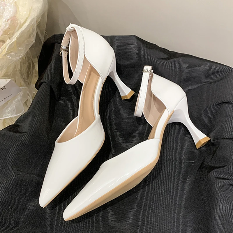 Eilyken/Новые модные женские туфли-лодочки из лакированной кожи с пряжкой и ремешком, элегантные туфли-лодочки с острым носком на тонком высоком каблуке, банкетная обувь для вечеринок
Eilyken/Новые модные женские туфли-лодочки из лакированной кожи с пряжкой и ремешком, элегантные туфли-лодочки с острым носком на тонком высоком каблуке, банкетная обувь для вечеринок