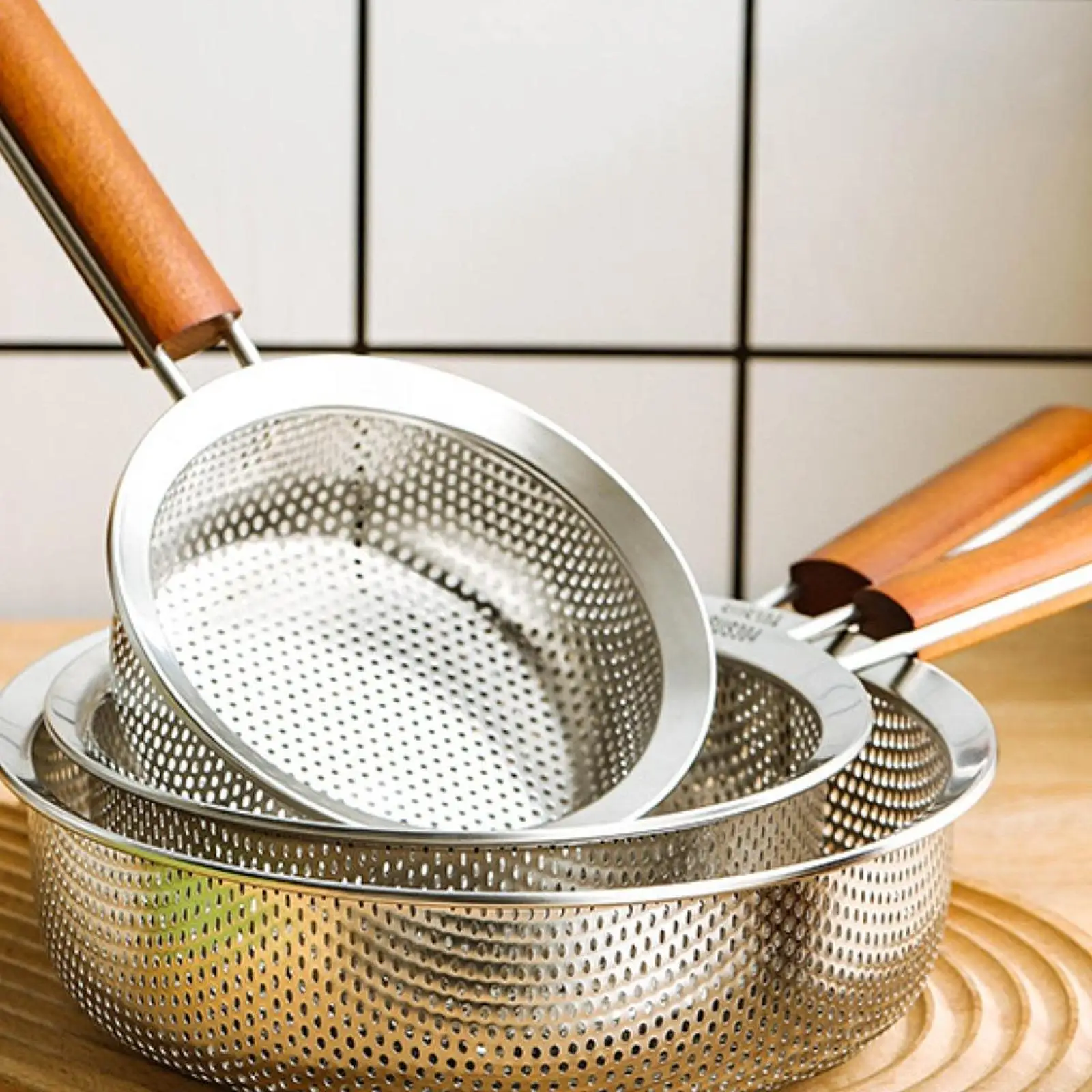 Stainless Steel Strainer Kitchen Mesh Strainer Metal for Kitchen Frying for Vegetable Straining Kitchen Restaurant Household
Stainless Steel Strainer Kitchen Mesh Strainer Metal for Kitchen Frying for Vegetable Straining Kitchen Restaurant Household