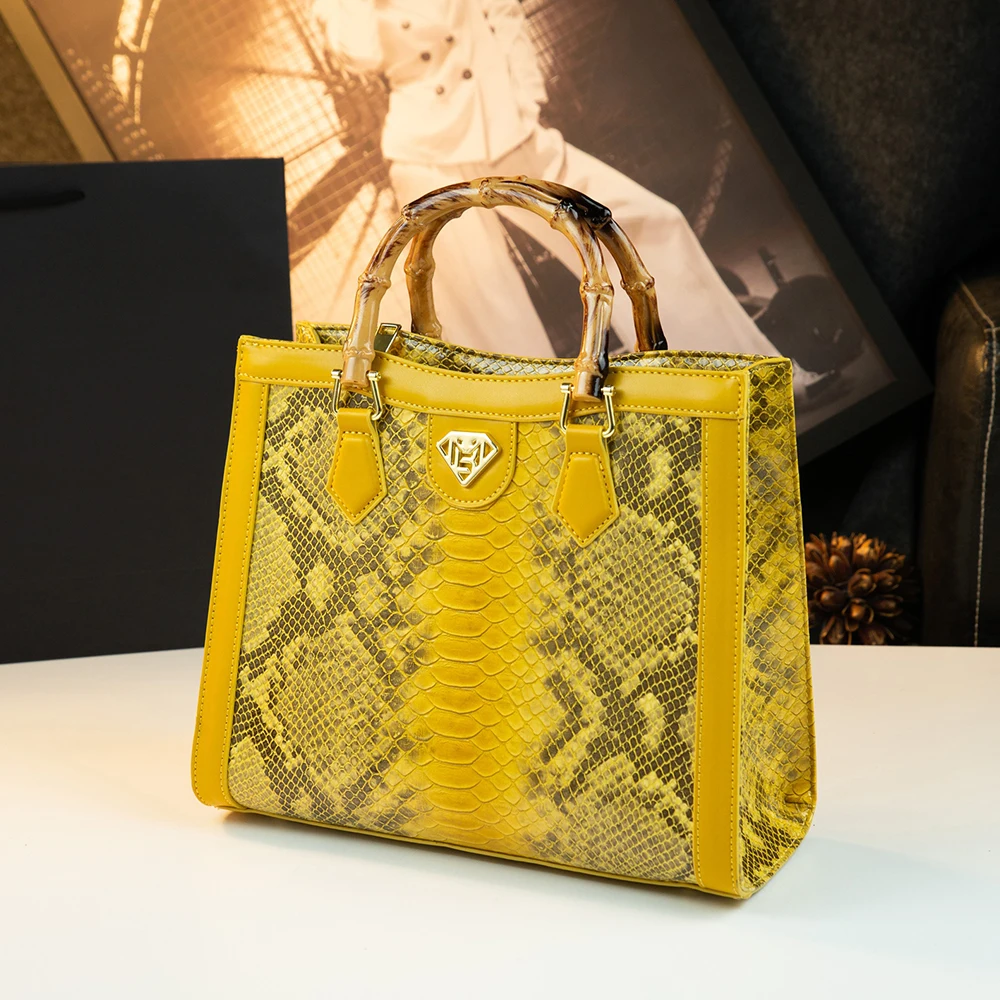 2026 New Luxury Designer Snake Pattern Handbags for Women Bamboo Handle Snakeskin Tote Bag Vintage Large Capacity Shoulder Bag
2026 New Luxury Designer Snake Pattern Handbags for Women Bamboo Handle Snakeskin Tote Bag Vintage Large Capacity Shoulder Bag