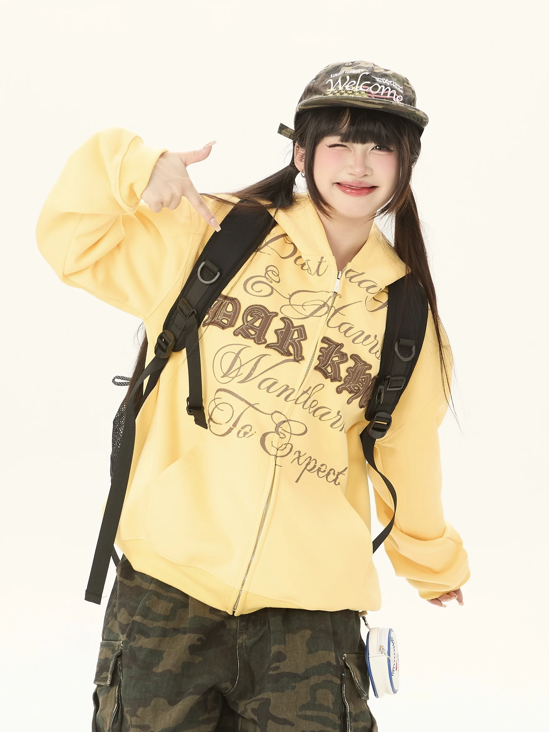 Ретро-кардиган с капюшоном в американском стиле, с вышивкой и пэчворком, свободного кроя, на молнии, для мужчин и женщин.
Ретро-кардиган с капюшоном в американском стиле, с вышивкой и пэчворком, свободного кроя, на молнии, для мужчин и женщин.