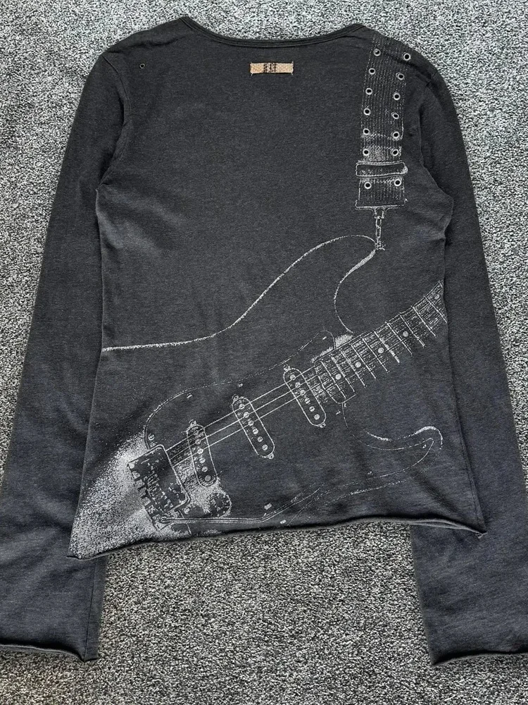 Summer Y2K Retro Women's Long Sleeve T-shirt with Guitar Printed Rivet Decoration Slim Round Neck Top E-girl Grunge Street Wear
Summer Y2K Retro Women's Long Sleeve T-shirt with Guitar Printed Rivet Decoration Slim Round Neck Top E-girl Grunge Street Wear
