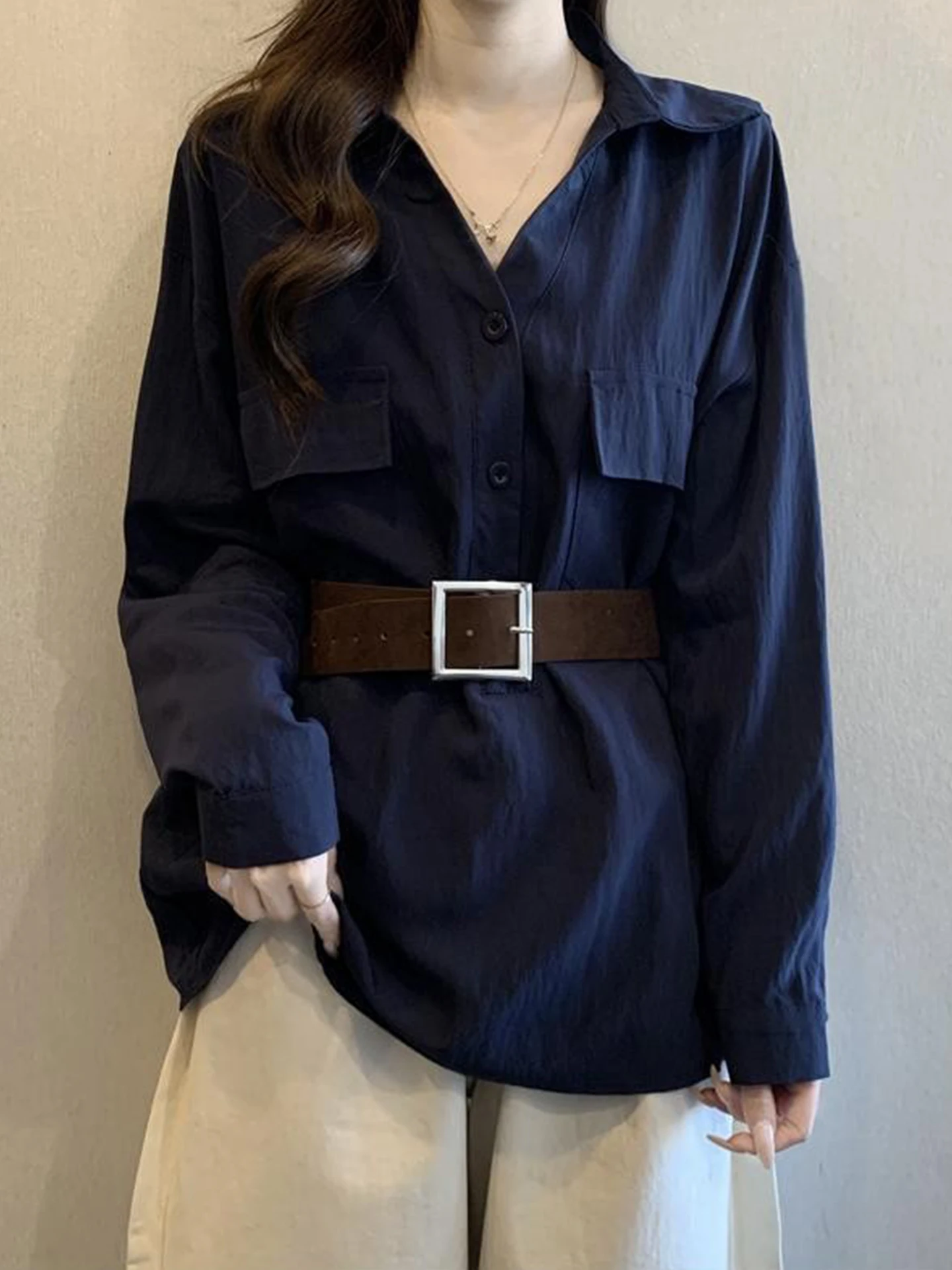 Женская синяя блузка с длинным рукавом для ранней весны, больших размеров, с V-образным вырезом, корейский стиль, для офиса, дышащая, стандартный крой
Женская синяя блузка с длинным рукавом для ранней весны, больших размеров, с V-образным вырезом, корейский стиль, для офиса, дышащая, стандартный крой