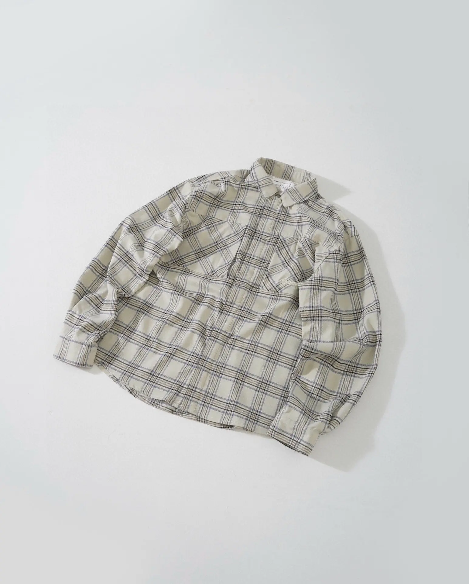 Shirt side slit zipper button niche design loose plaid shirt jacket
Shirt side slit zipper button niche design loose plaid shirt jacket