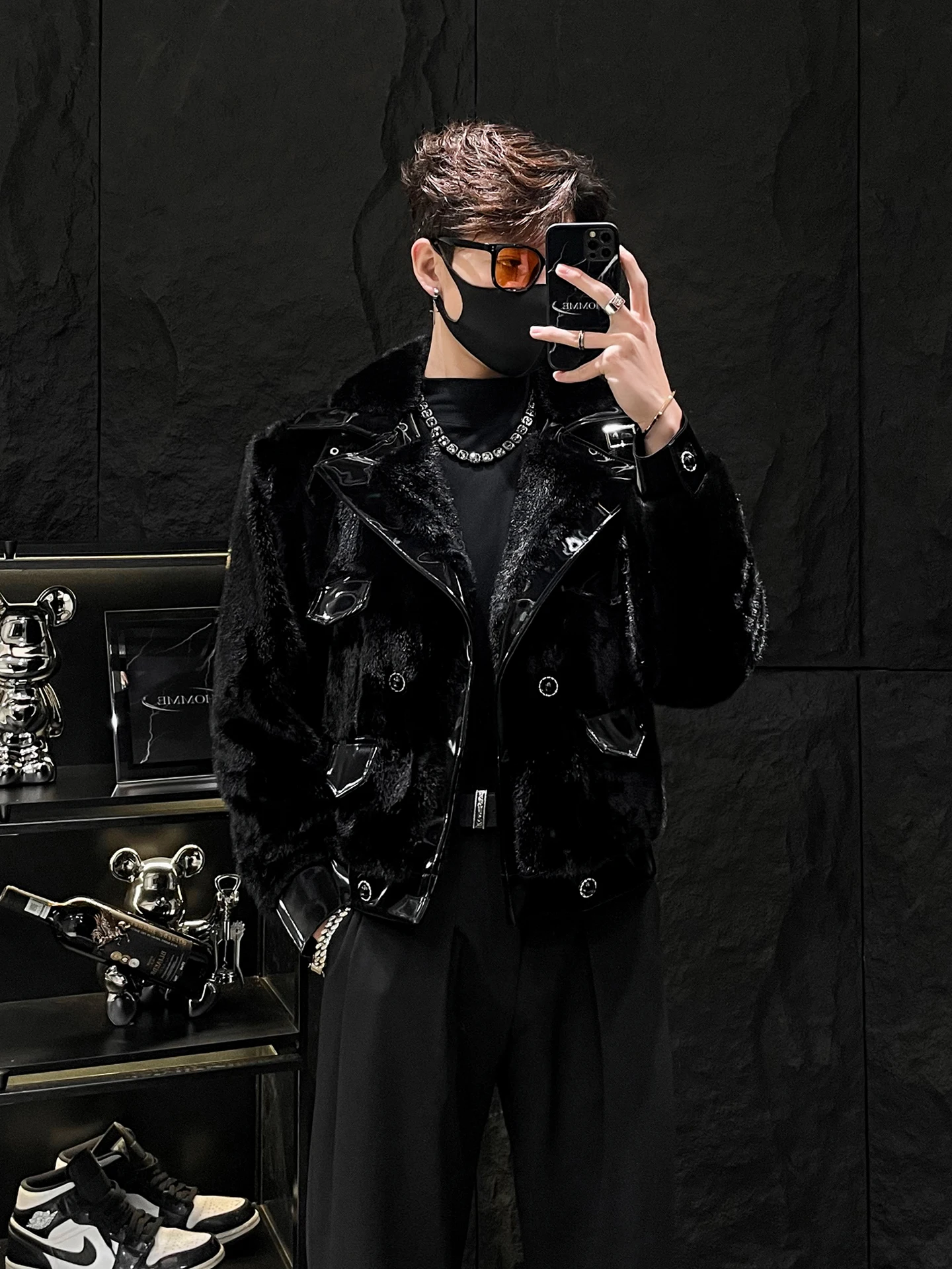 Высококачественное мужское кожаное пальто с искусственным мехом и двойными пуговицами, яркая поверхность, теплое повседневное пальто Fauna
Высококачественное мужское кожаное пальто с искусственным мехом и двойными пуговицами, яркая поверхность, теплое повседневное пальто Fauna