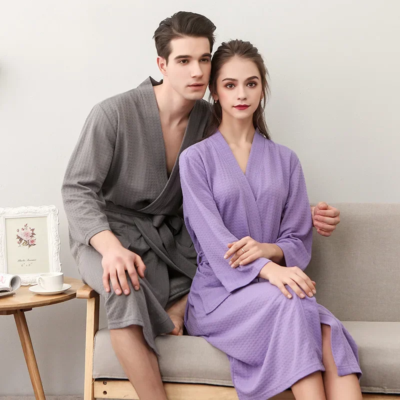 Summer Thin Waffle Style Bathrobe for Women, Simple V-neck, Seven Quarter Sleeves, Absorbent Couple Nightgown for Men
Summer Thin Waffle Style Bathrobe for Women, Simple V-neck, Seven Quarter Sleeves, Absorbent Couple Nightgown for Men