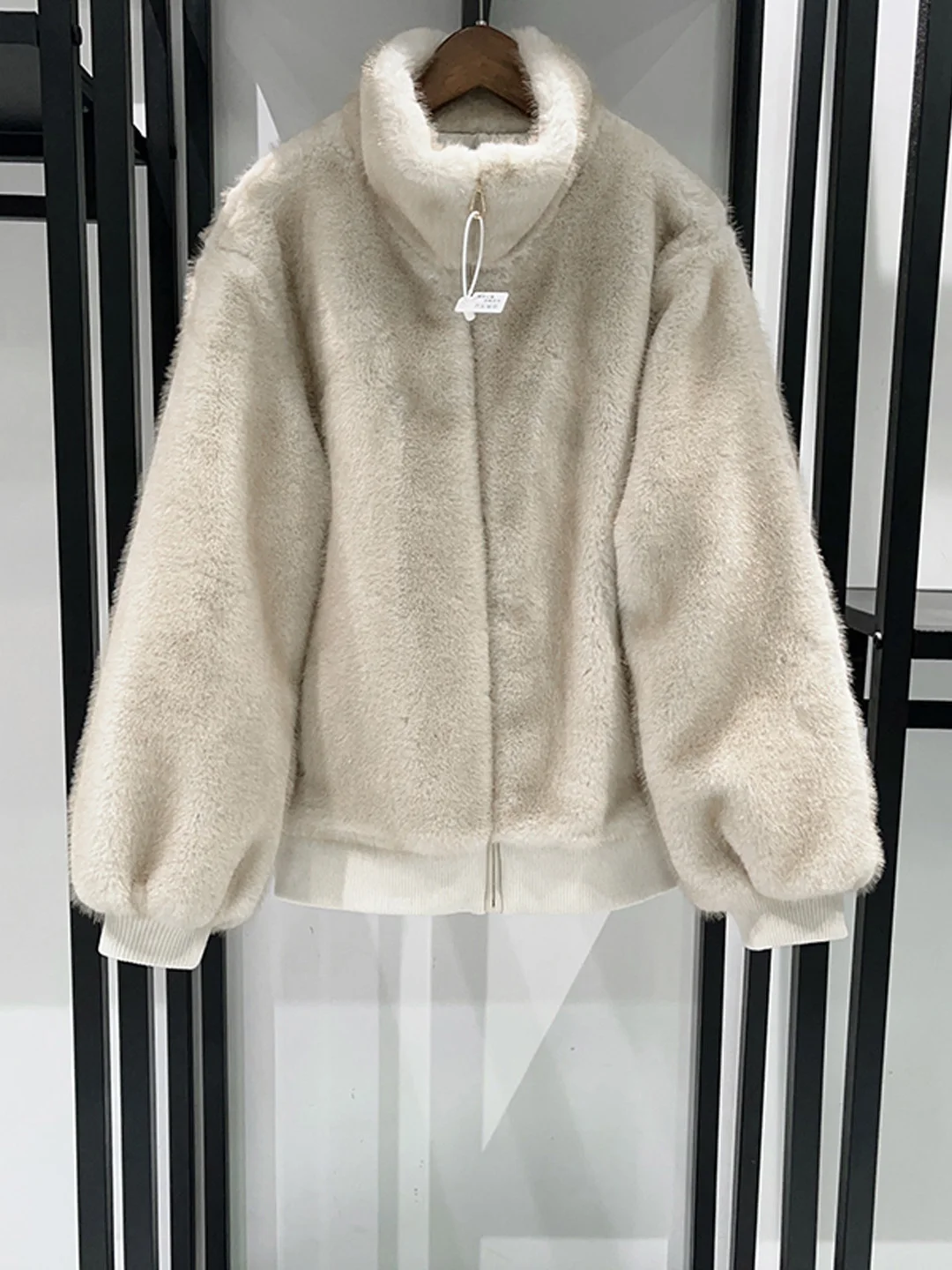 Элегантное повседневное пальто из искусственного меха с большим воротником, на молнии, с поясом на талии, легкое, ветрозащитное, водоотталкивающее
Элегантное повседневное пальто из искусственного меха с большим воротником, на молнии, с поясом на талии, легкое, ветрозащитное, водоотталкивающее