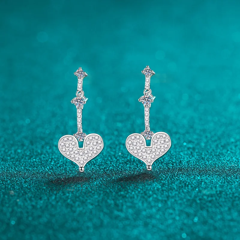 S925Sterling Silver Women's Electroplated Champagne Gold Heart Design Full Moissanite70Sweet and Simple Daily Style Split Earrin
S925Sterling Silver Women's Electroplated Champagne Gold Heart Design Full Moissanite70Sweet and Simple Daily Style Split Earrin