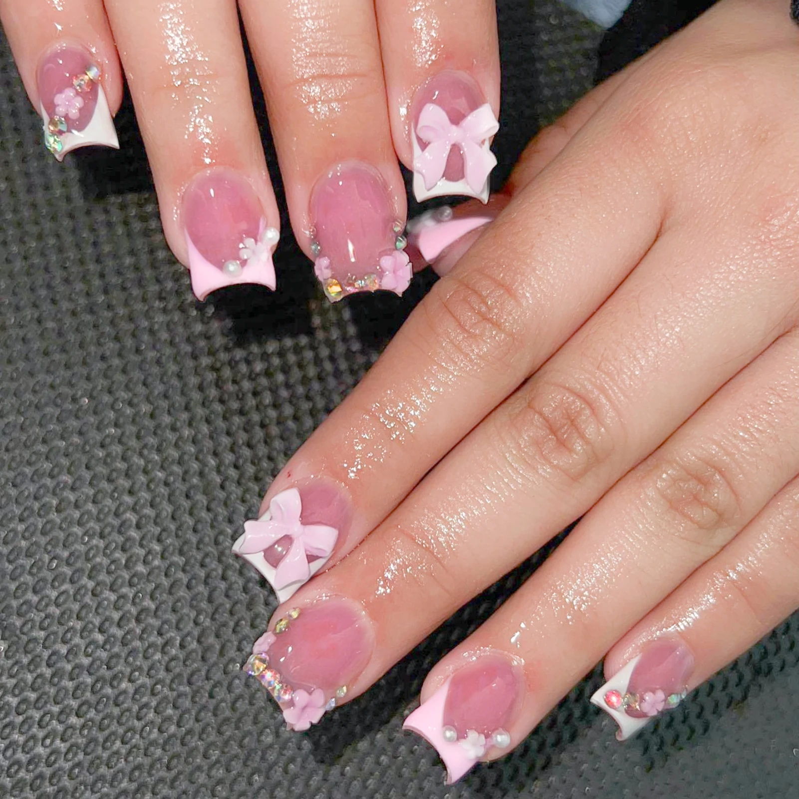 Nude Pink Short Square Fake Nails 24Pcs White French Press On Nails 3D Flower/Bowknot/Rhinestone Designs Acrylic False Nails
Nude Pink Short Square Fake Nails 24Pcs White French Press On Nails 3D Flower/Bowknot/Rhinestone Designs Acrylic False Nails