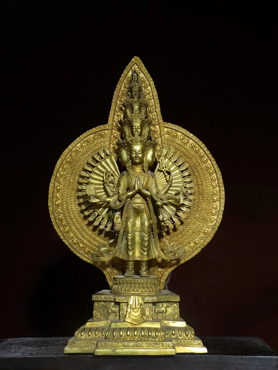 28"Tibetan Temple Collection Old Bronze Gilded Cinnaba 1000 arm Guanyin Standing Buddha Backlight Buddha Platform Worship Hall
28"Tibetan Temple Collection Old Bronze Gilded Cinnaba 1000 arm Guanyin Standing Buddha Backlight Buddha Platform Worship Hall