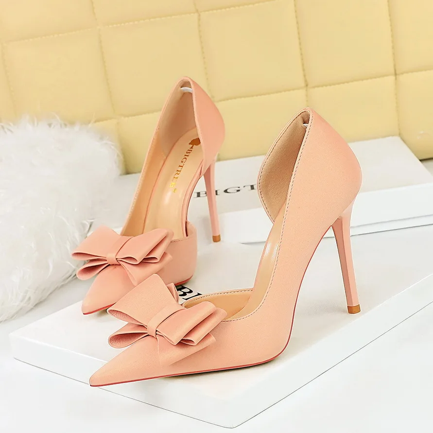 Fashion Party Female Pumps Wedding Purple Pink Solid Silk Elegant Women's Heels Shallow Side Hollow Butterfly-Knot Shoes 626-H2
Fashion Party Female Pumps Wedding Purple Pink Solid Silk Elegant Women's Heels Shallow Side Hollow Butterfly-Knot Shoes 626-H2