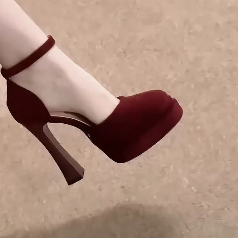 Мэри Джейн, модные темпераментные замшевые туфли на высоком каблуке, новинка 2025 года, нишевый дизайн, туфли на платформе и высоком каблуке
Мэри Джейн, модные темпераментные замшевые туфли на высоком каблуке, новинка 2025 года, нишевый дизайн, туфли на платформе и высоком каблуке