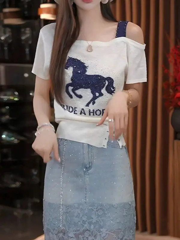 Slimming Irregular High-Design Sensation Short-Sleeve Knitted Top Women's Summer 2026 Glittering Diamond Printed Shoulder Lad...
Slimming Irregular High-Design Sensation Short-Sleeve Knitted Top Women's Summer 2026 Glittering Diamond Printed Shoulder Lad...