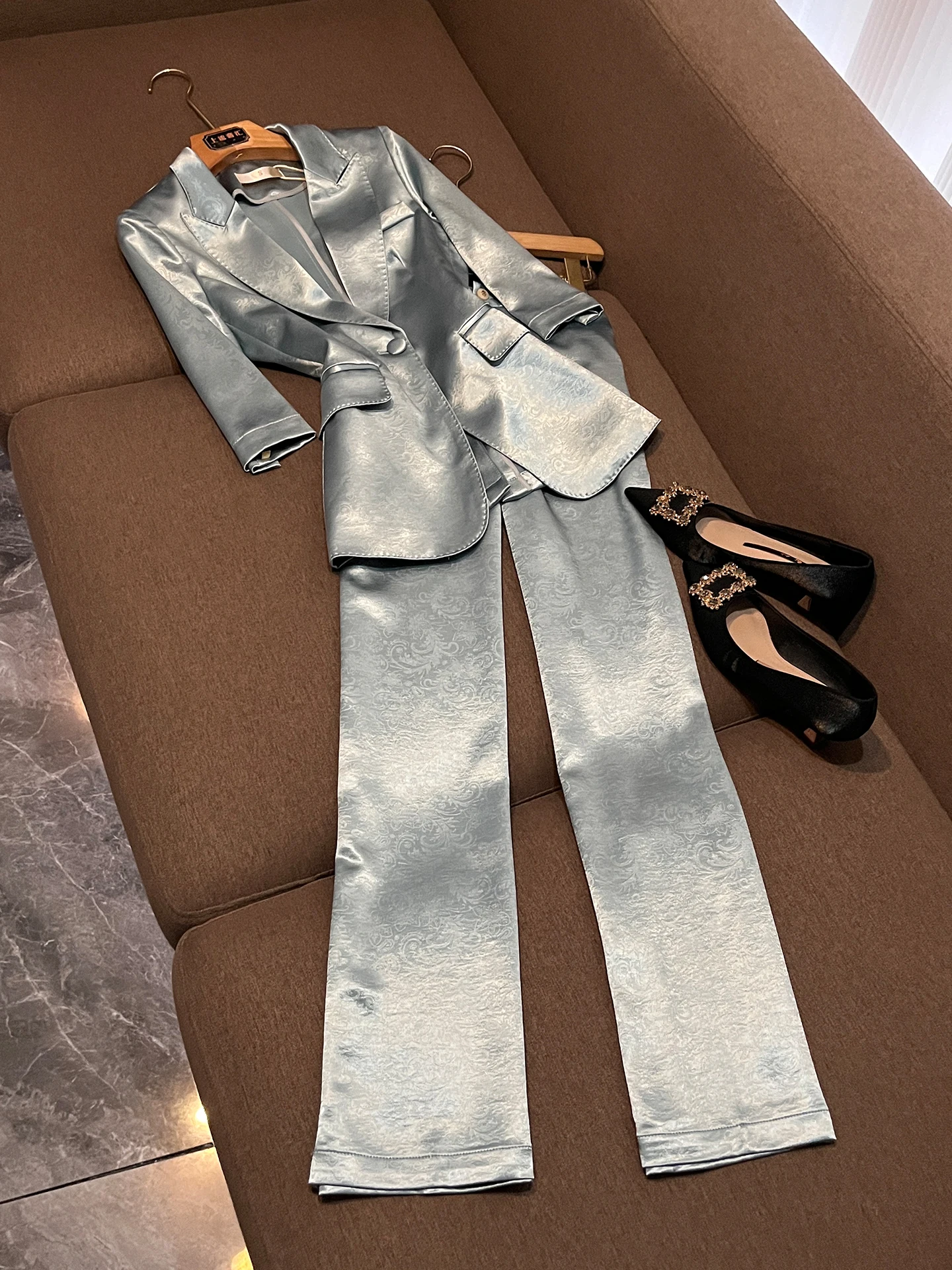 Elegant Mid-Sleeve Thin Suit Set for Women Commute Professional Clothing Summer New Arrival High-End Feel P670 Polyester
Elegant Mid-Sleeve Thin Suit Set for Women Commute Professional Clothing Summer New Arrival High-End Feel P670 Polyester